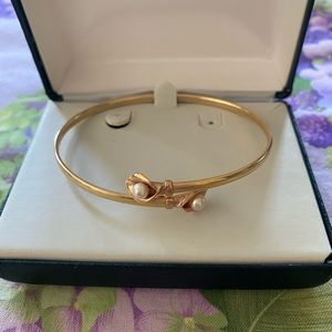 14k yellow and rose gold bangle with pearls